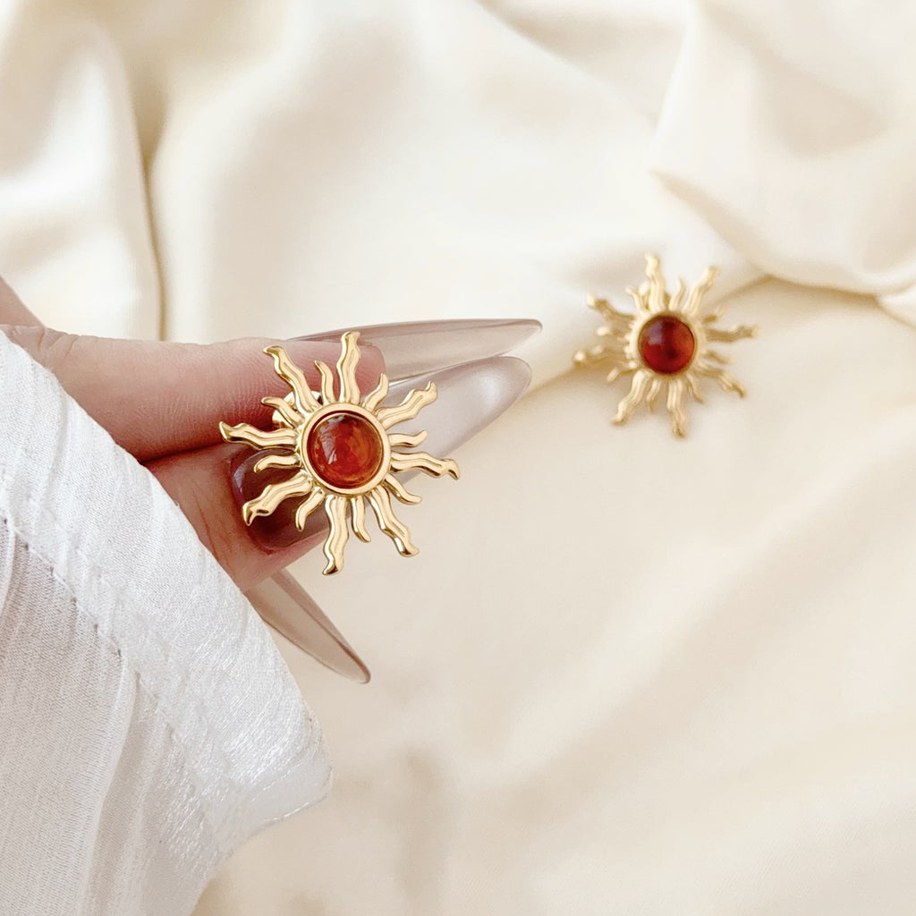 EYDT Retro Sun Shape Red Round Crystal Stud Earrings, 18K Gold Plated Waterproof Hypoallergenic Stainless Steel Sparkly Red Gem Starburst Jewelry Gift For Wedding Date Daily Outfit